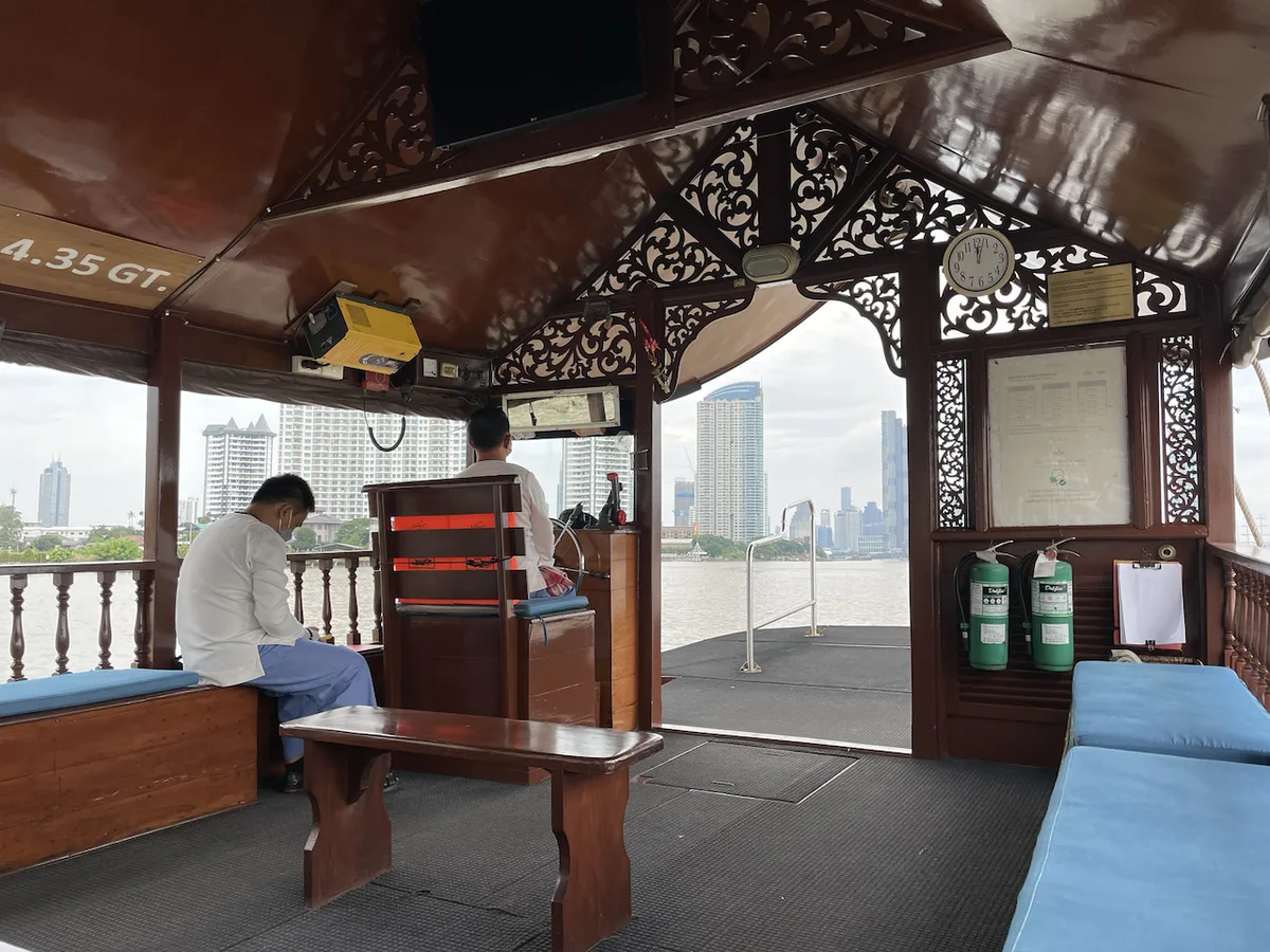 Anantara Riverside Bangkok – Eigenes Shuttle-Boot zum Taksin-Pier und IconSiam