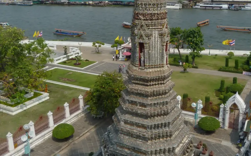 Bangkok Festivals & Saisonale Highlights – Songkran, Loy Krathong und mehr