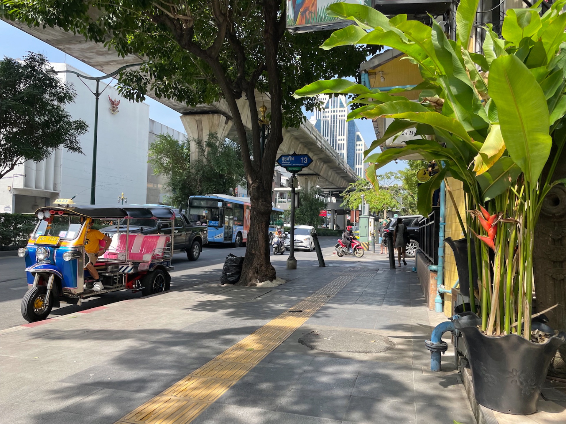 Sukhumvit Road Bangkok belebte Straße