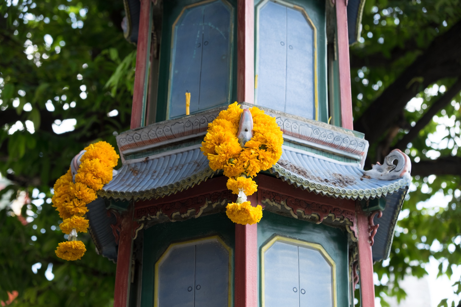 Lotusblüten als Opfergabe am Wat Pho Bangkok